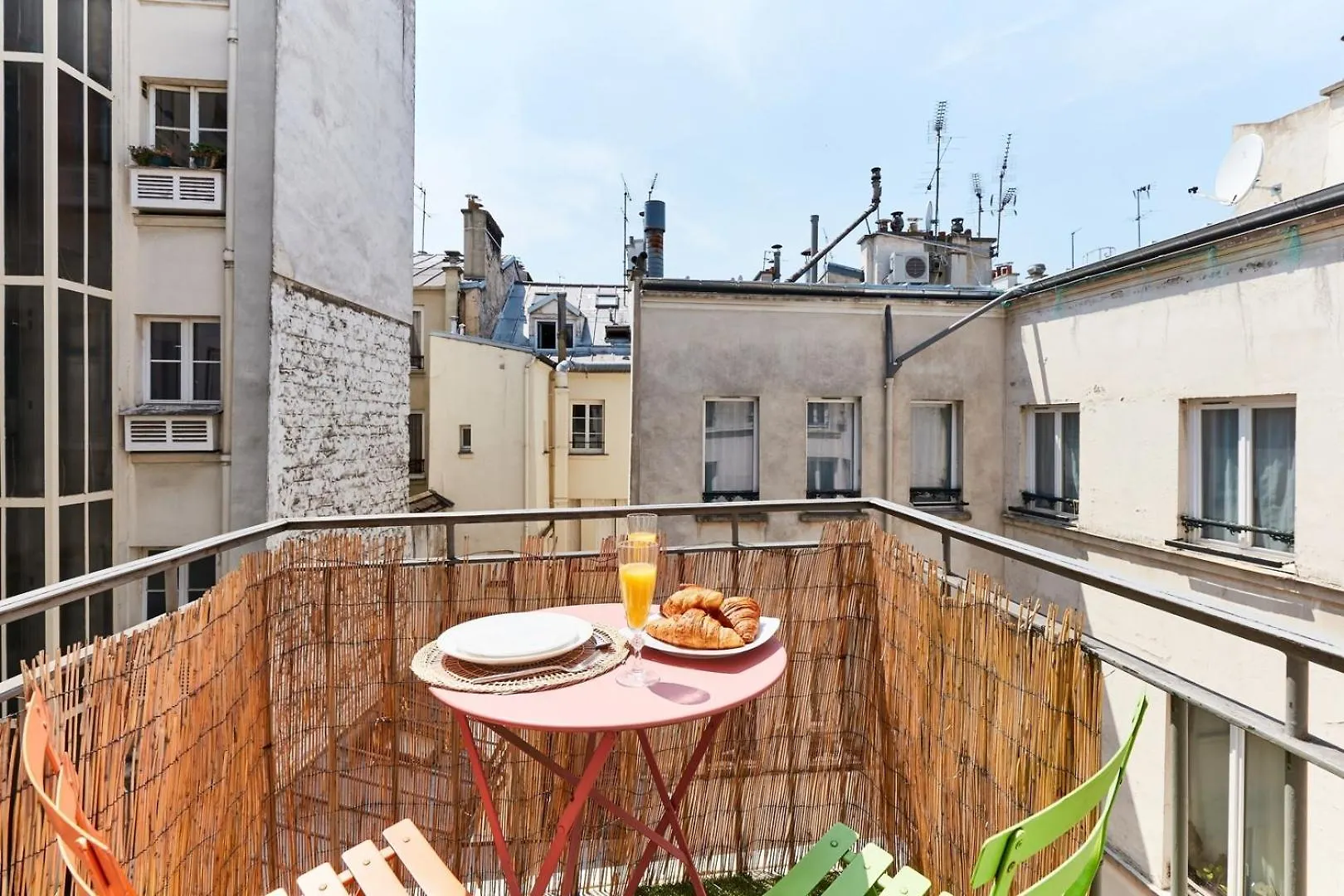 Bnbnook - Chic 1Br With Balcony - Latin Quarter Paris