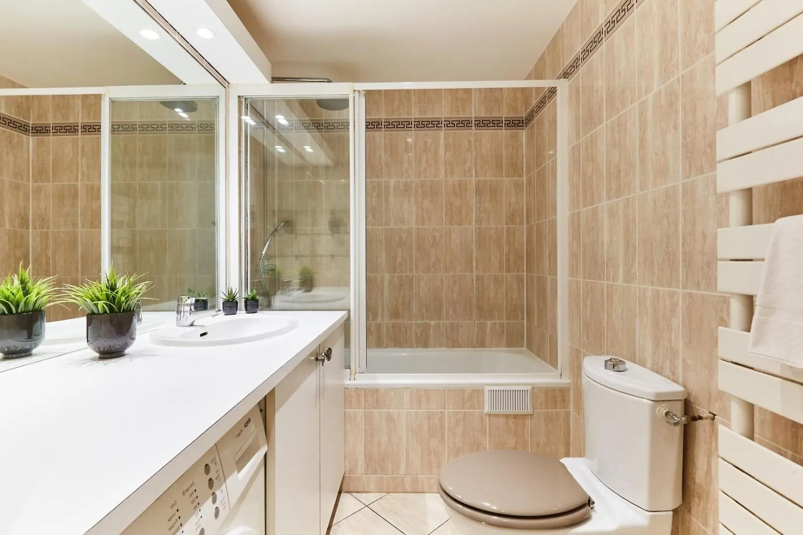 Bnbnook - Chic 1Br With Balcony - Latin Quarter Paris Apartment