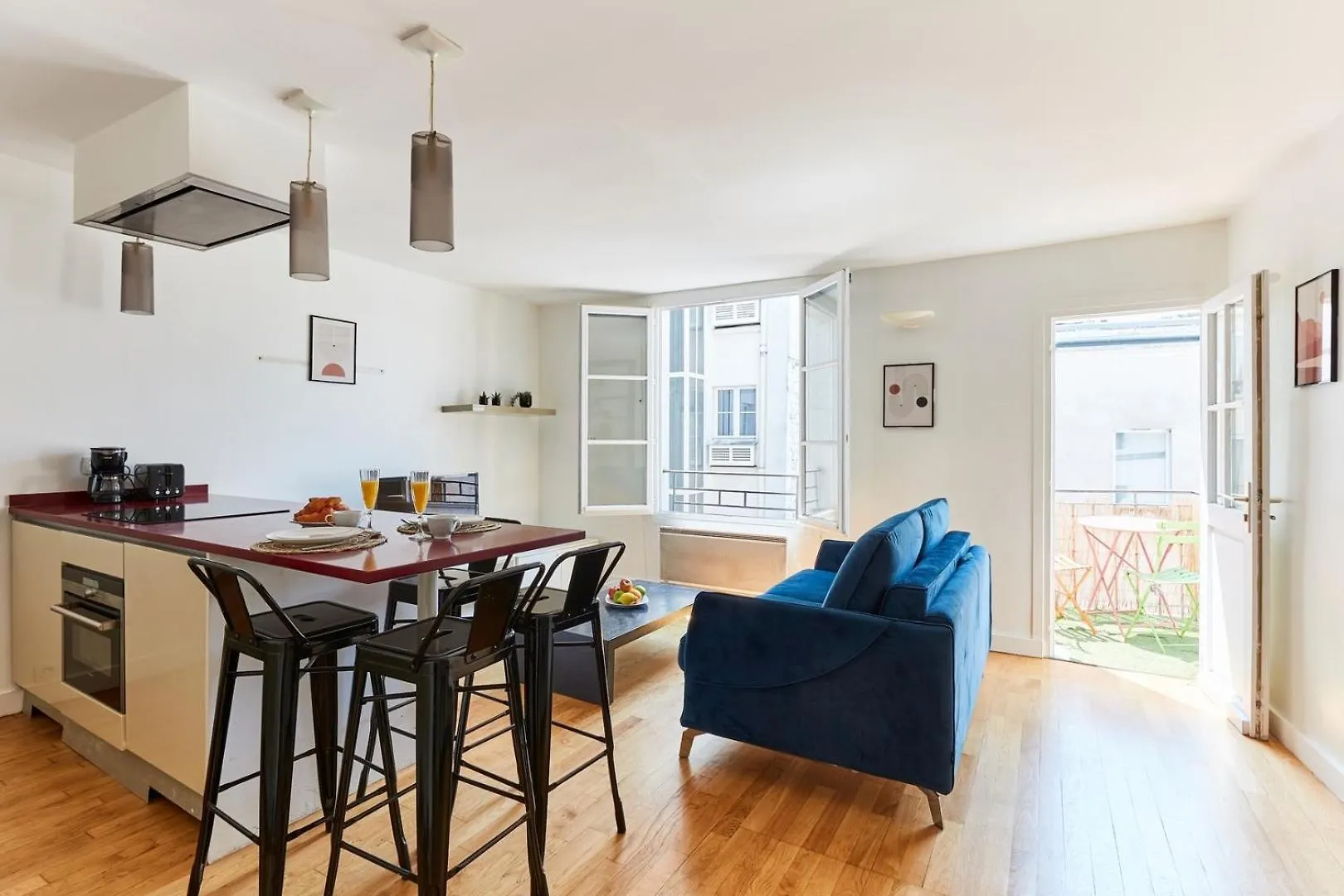 Bnbnook - Chic 1Br With Balcony - Latin Quarter Paris Apartment